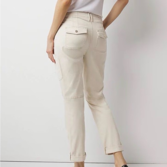 White House Black Market Cream Cropped Pants - Picture 10 of 10